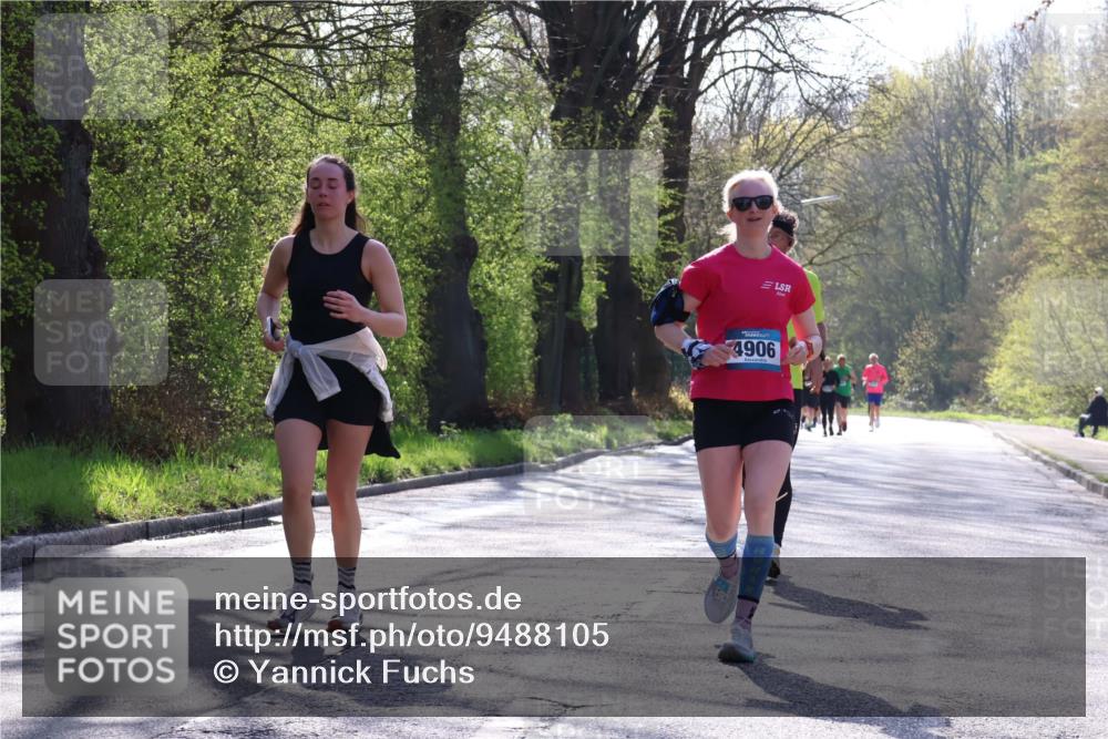 12.04.2026 - 45. Internationalen Wilhelmsburger Insellauf Yannick Fuchs http://msf.ph/oto/9488105 12.04.2026 10:33:26 Laufen 4906 meine-sportfotos.de