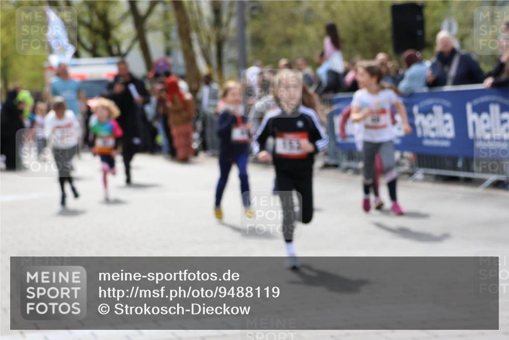 12.04.2026 - 45. Internationalen Wilhelmsburger Insellauf Strokosch-Dieckow http://msf.ph/oto/9488119 12.04.2026 14:10:13 Ziel 946, 738, 201, 189, 269, 1524, 961, 938, 198, 932, 639, 205, 153, 48, 86, 132, 417, 60, 746, 664 meine-sportfotos.de