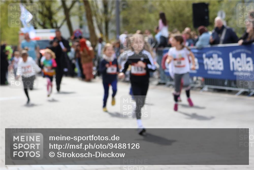 12.04.2026 - 45. Internationalen Wilhelmsburger Insellauf Strokosch-Dieckow http://msf.ph/oto/9488126 12.04.2026 14:10:13 Ziel 946, 738, 201, 189, 269, 1524, 961, 938, 198, 932, 639, 205, 153, 48, 86, 132, 417, 60, 746, 664 meine-sportfotos.de