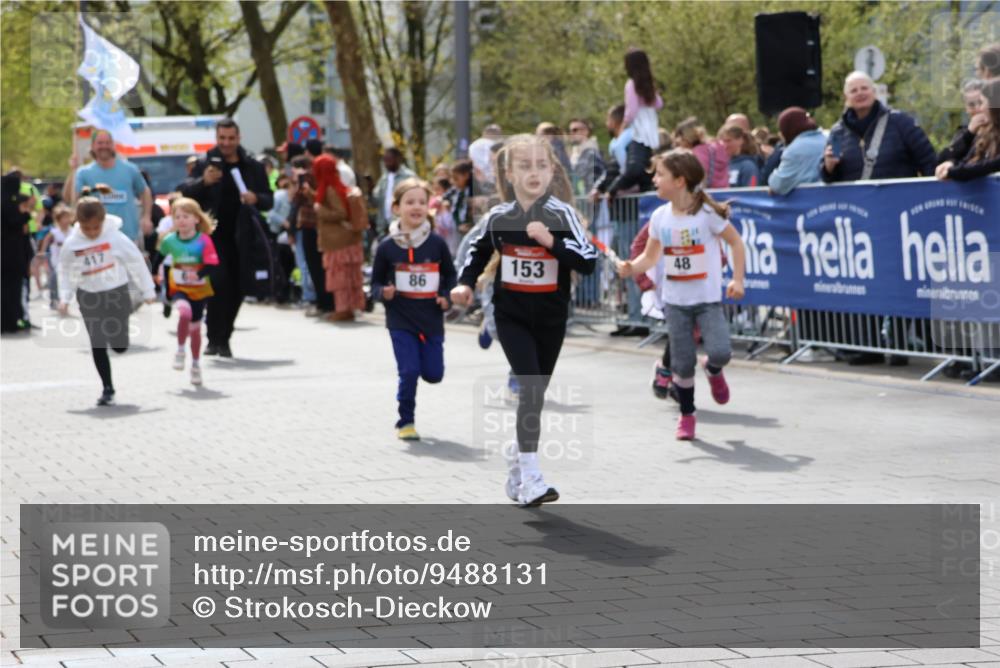 12.04.2026 - 45. Internationalen Wilhelmsburger Insellauf Strokosch-Dieckow http://msf.ph/oto/9488131 12.04.2026 14:10:13 Ziel 946, 738, 201, 189, 269, 1524, 961, 938, 198, 932, 639, 205, 153, 48, 86, 132, 417, 60, 746, 664 meine-sportfotos.de