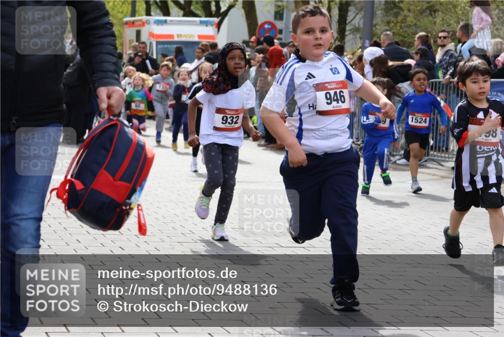 12.04.2026 - 45. Internationalen Wilhelmsburger Insellauf Strokosch-Dieckow http://msf.ph/oto/9488136 12.04.2026 14:10:09 Ziel 207, 920, 770, 182, 19, 913, 181, 529, 942, 157, 1518, 192, 946, 738, 201, 189, 269, 1524, 961, 938, 198, 932, 639, 205, 153, 48, 86, 132, 417 meine-sportfotos.de
