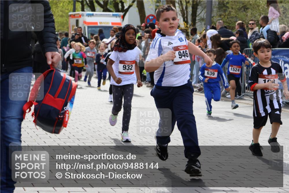 12.04.2026 - 45. Internationalen Wilhelmsburger Insellauf Strokosch-Dieckow http://msf.ph/oto/9488144 12.04.2026 14:10:09 Ziel 207, 920, 770, 182, 19, 913, 181, 529, 942, 157, 1518, 192, 946, 738, 201, 189, 269, 1524, 961, 938, 198, 932, 639, 205, 153, 48, 86, 132, 417 meine-sportfotos.de