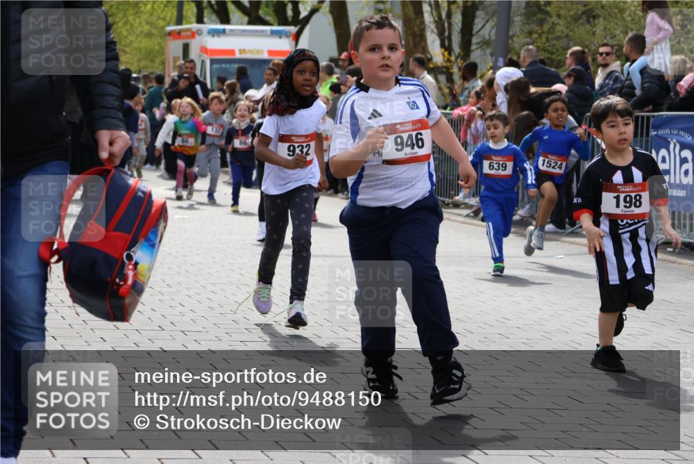 12.04.2026 - 45. Internationalen Wilhelmsburger Insellauf Strokosch-Dieckow http://msf.ph/oto/9488150 12.04.2026 14:10:09 Ziel 207, 920, 770, 182, 19, 913, 181, 529, 942, 157, 1518, 192, 946, 738, 201, 189, 269, 1524, 961, 938, 198, 932, 639, 205, 153, 48, 86, 132, 417 meine-sportfotos.de