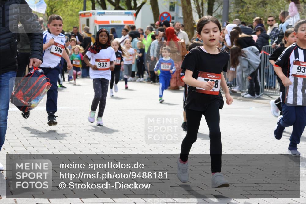 12.04.2026 - 45. Internationalen Wilhelmsburger Insellauf Strokosch-Dieckow http://msf.ph/oto/9488181 12.04.2026 14:10:08 Ziel 745, 207, 920, 770, 182, 19, 913, 181, 529, 942, 157, 1518, 192, 946, 738, 201, 189, 269, 1524, 961, 938, 198, 932, 639, 205, 153, 48 meine-sportfotos.de