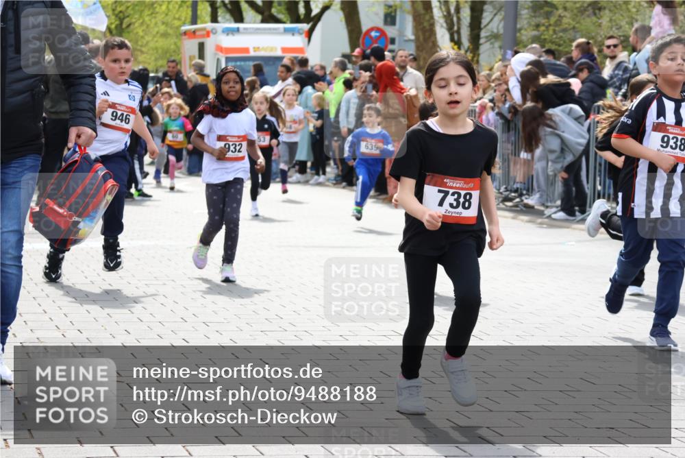 12.04.2026 - 45. Internationalen Wilhelmsburger Insellauf Strokosch-Dieckow http://msf.ph/oto/9488188 12.04.2026 14:10:08 Ziel 745, 207, 920, 770, 182, 19, 913, 181, 529, 942, 157, 1518, 192, 946, 738, 201, 189, 269, 1524, 961, 938, 198, 932, 639, 205, 153, 48 meine-sportfotos.de