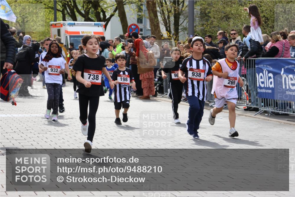 12.04.2026 - 45. Internationalen Wilhelmsburger Insellauf Strokosch-Dieckow http://msf.ph/oto/9488210 12.04.2026 14:10:07 Ziel 224, 745, 207, 920, 770, 182, 19, 913, 181, 529, 942, 157, 1518, 192, 946, 738, 201, 189, 269, 1524, 961, 938, 198, 932, 639 meine-sportfotos.de