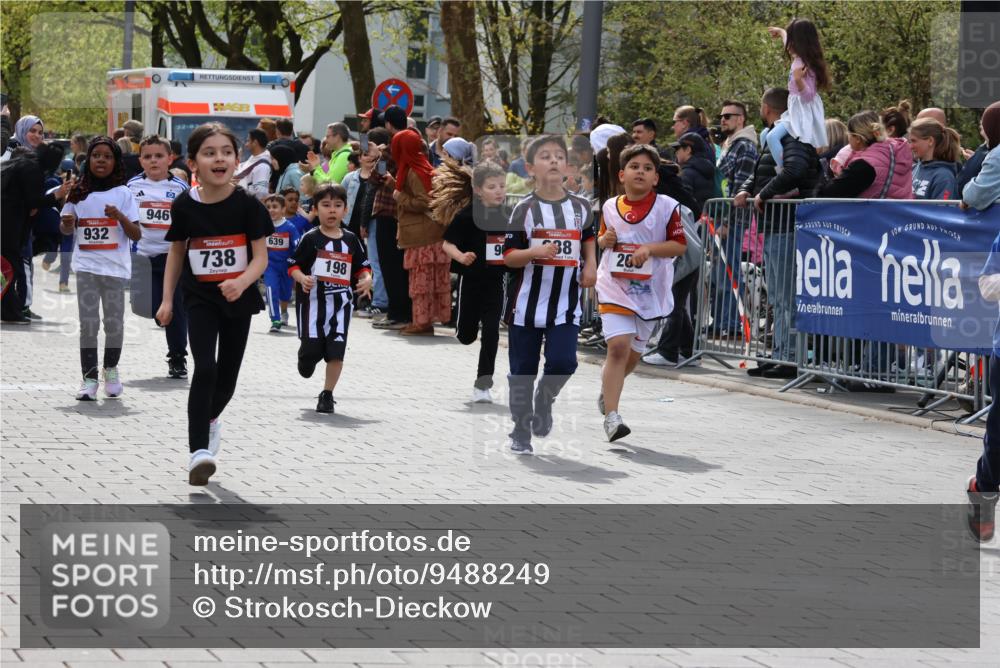 12.04.2026 - 45. Internationalen Wilhelmsburger Insellauf Strokosch-Dieckow http://msf.ph/oto/9488249 12.04.2026 14:10:07 Ziel 224, 745, 207, 920, 770, 182, 19, 913, 181, 529, 942, 157, 1518, 192, 946, 738, 201, 189, 269, 1524, 961, 938, 198, 932, 639 meine-sportfotos.de