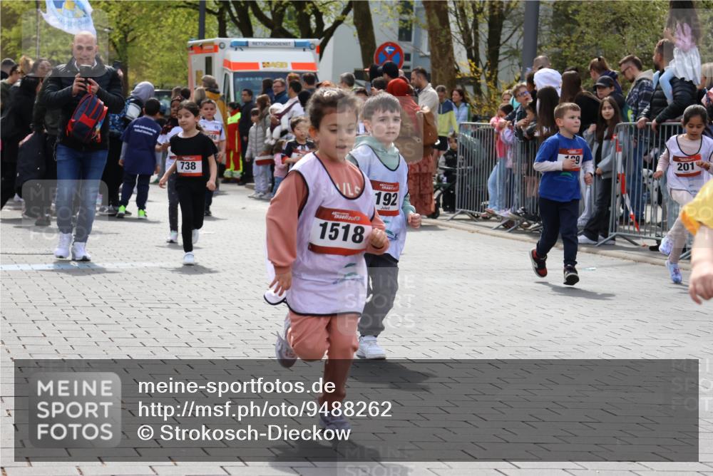 12.04.2026 - 45. Internationalen Wilhelmsburger Insellauf Strokosch-Dieckow http://msf.ph/oto/9488262 12.04.2026 14:10:04 Ziel 640, 248, 441, 723, 119, 186, 224, 745, 207, 920, 770, 182, 19, 913, 181, 529, 942, 157, 1518, 192, 946, 738, 201, 189, 269 meine-sportfotos.de
