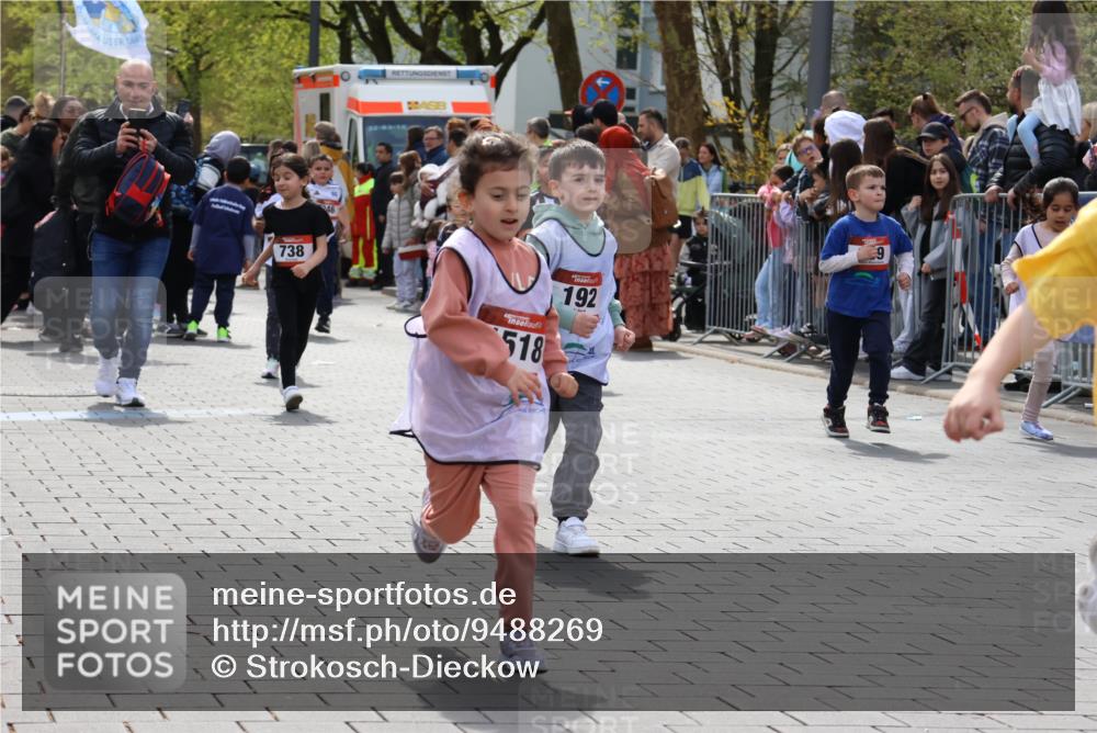 12.04.2026 - 45. Internationalen Wilhelmsburger Insellauf Strokosch-Dieckow http://msf.ph/oto/9488269 12.04.2026 14:10:04 Ziel 640, 248, 441, 723, 119, 186, 224, 745, 207, 920, 770, 182, 19, 913, 181, 529, 942, 157, 1518, 192, 946, 738, 201, 189, 269 meine-sportfotos.de