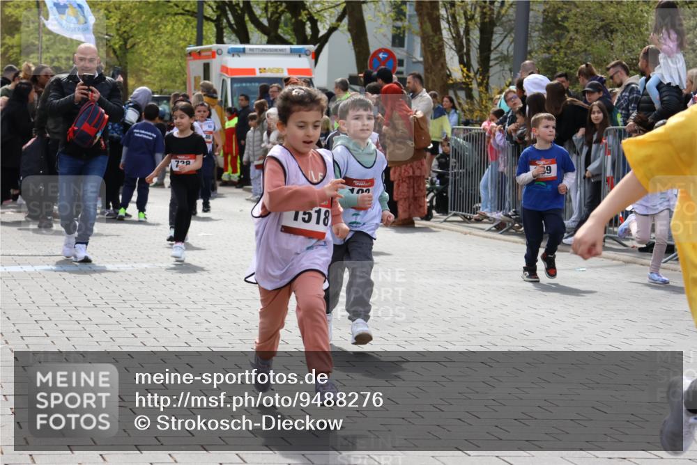 12.04.2026 - 45. Internationalen Wilhelmsburger Insellauf Strokosch-Dieckow http://msf.ph/oto/9488276 12.04.2026 14:10:04 Ziel 640, 248, 441, 723, 119, 186, 224, 745, 207, 920, 770, 182, 19, 913, 181, 529, 942, 157, 1518, 192, 946, 738, 201, 189, 269 meine-sportfotos.de