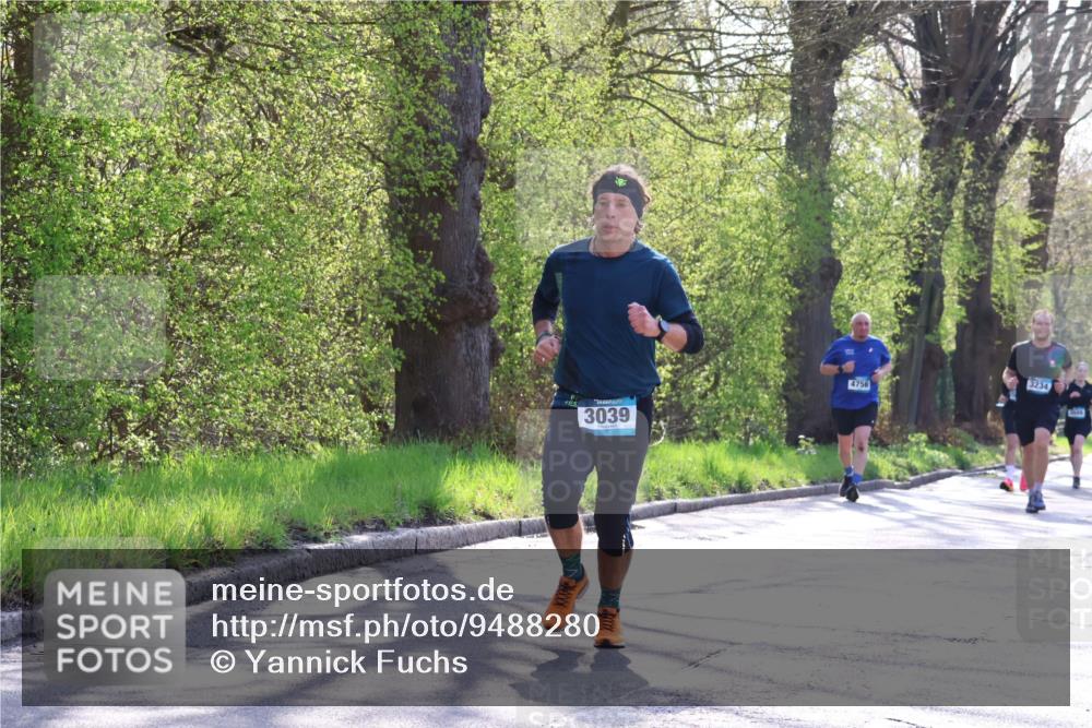 12.04.2026 - 45. Internationalen Wilhelmsburger Insellauf Yannick Fuchs http://msf.ph/oto/9488280 12.04.2026 10:39:25 Laufen 3039, 4756, 3234 meine-sportfotos.de