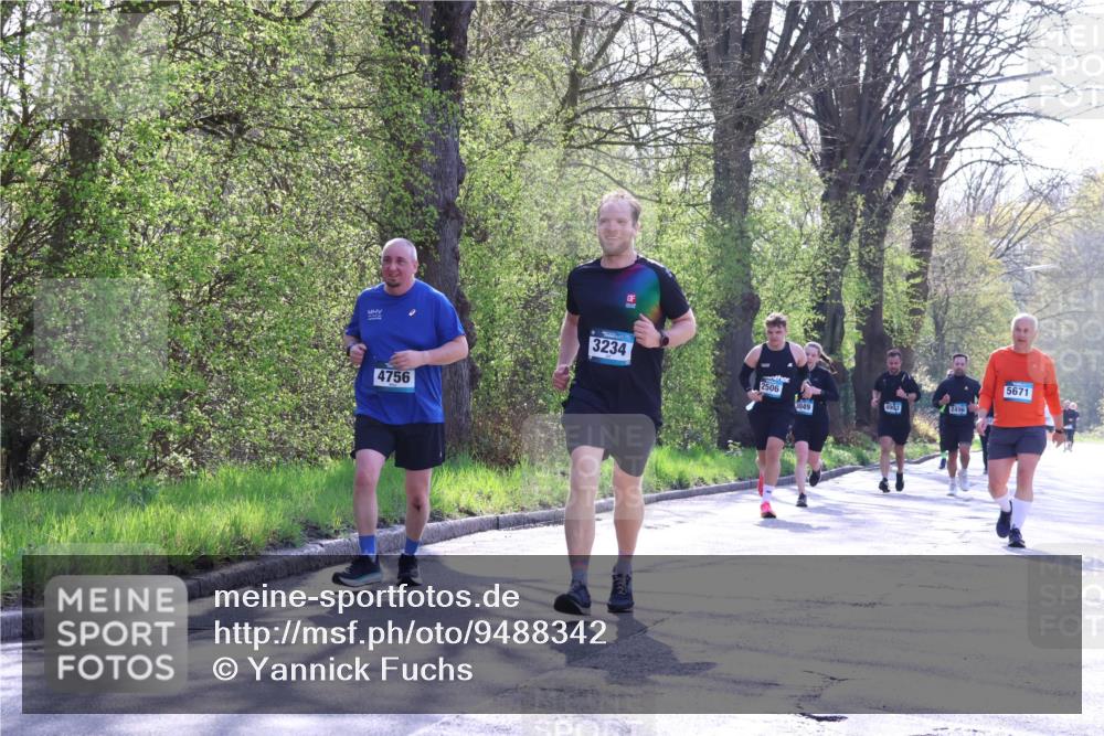 12.04.2026 - 45. Internationalen Wilhelmsburger Insellauf Yannick Fuchs http://msf.ph/oto/9488342 12.04.2026 10:39:31 Laufen 4756, 3234, 2506, 2496, 4903, 3049, 5671 meine-sportfotos.de