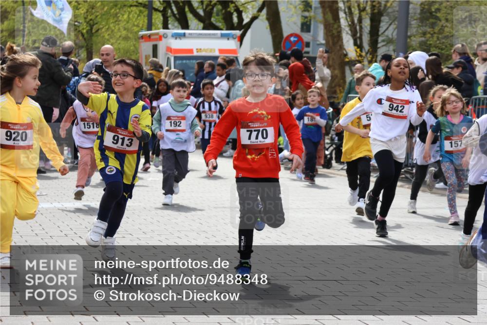 12.04.2026 - 45. Internationalen Wilhelmsburger Insellauf Strokosch-Dieckow http://msf.ph/oto/9488348 12.04.2026 14:10:01 Ziel 543, 721, 1503, 736, 715, 6, 1504, 412, 681, 640, 248, 441, 723, 119, 186, 224, 745, 207, 920, 770, 182, 19, 913, 181, 529, 942, 157, 1518, 192 meine-sportfotos.de