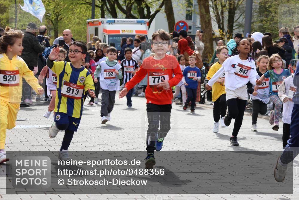 12.04.2026 - 45. Internationalen Wilhelmsburger Insellauf Strokosch-Dieckow http://msf.ph/oto/9488356 12.04.2026 14:10:01 Ziel 543, 721, 1503, 736, 715, 6, 1504, 412, 681, 640, 248, 441, 723, 119, 186, 224, 745, 207, 920, 770, 182, 19, 913, 181, 529, 942, 157, 1518, 192 meine-sportfotos.de