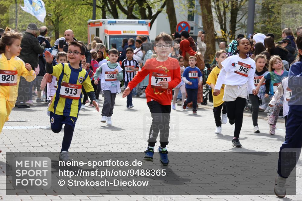 12.04.2026 - 45. Internationalen Wilhelmsburger Insellauf Strokosch-Dieckow http://msf.ph/oto/9488365 12.04.2026 14:10:01 Ziel 543, 721, 1503, 736, 715, 6, 1504, 412, 681, 640, 248, 441, 723, 119, 186, 224, 745, 207, 920, 770, 182, 19, 913, 181, 529, 942, 157, 1518, 192 meine-sportfotos.de