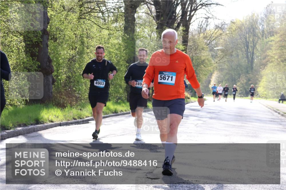 12.04.2026 - 45. Internationalen Wilhelmsburger Insellauf Yannick Fuchs http://msf.ph/oto/9488416 12.04.2026 10:39:36 Laufen 249, 4903, 5671 meine-sportfotos.de