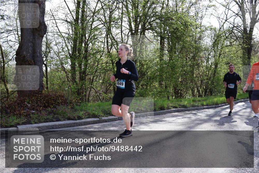 12.04.2026 - 45. Internationalen Wilhelmsburger Insellauf Yannick Fuchs http://msf.ph/oto/9488442 12.04.2026 10:39:39 Laufen 3049, 4903, 2, 56 meine-sportfotos.de