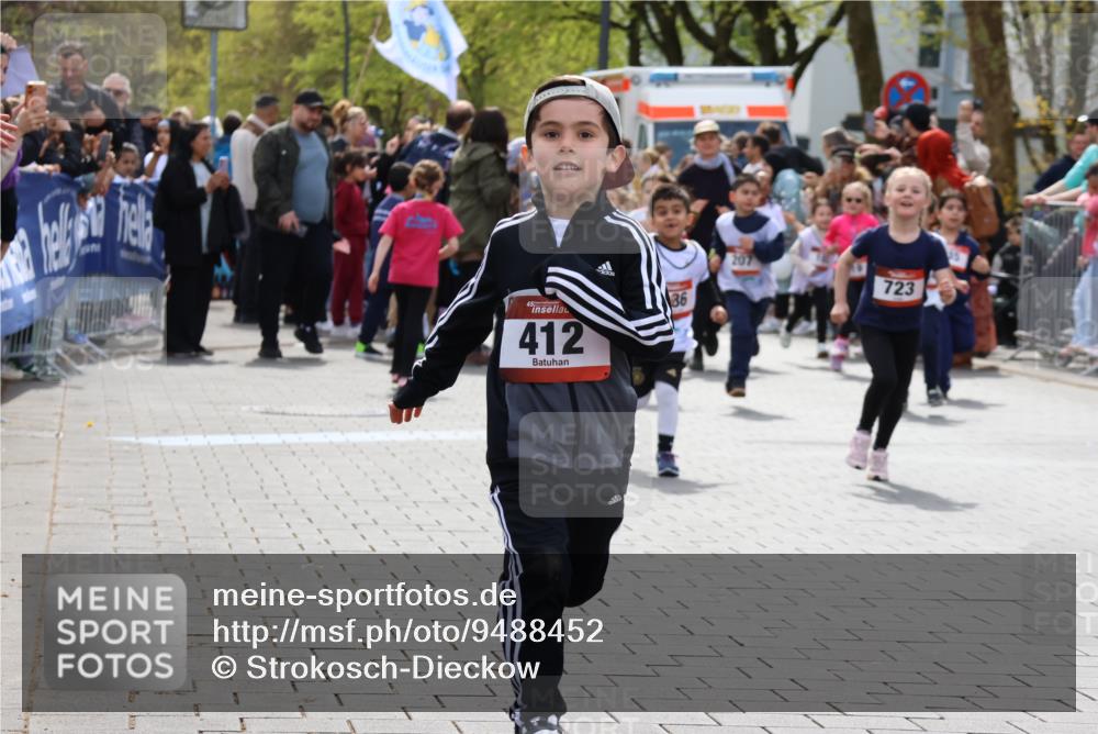 12.04.2026 - 45. Internationalen Wilhelmsburger Insellauf Strokosch-Dieckow http://msf.ph/oto/9488452 12.04.2026 14:09:57 Ziel 720, 719, 907, 158, 268, 543, 721, 1503, 736, 715, 6, 1504, 412, 681, 640, 248, 441, 723, 119, 186, 224, 745, 207, 920, 770, 182, 19 meine-sportfotos.de