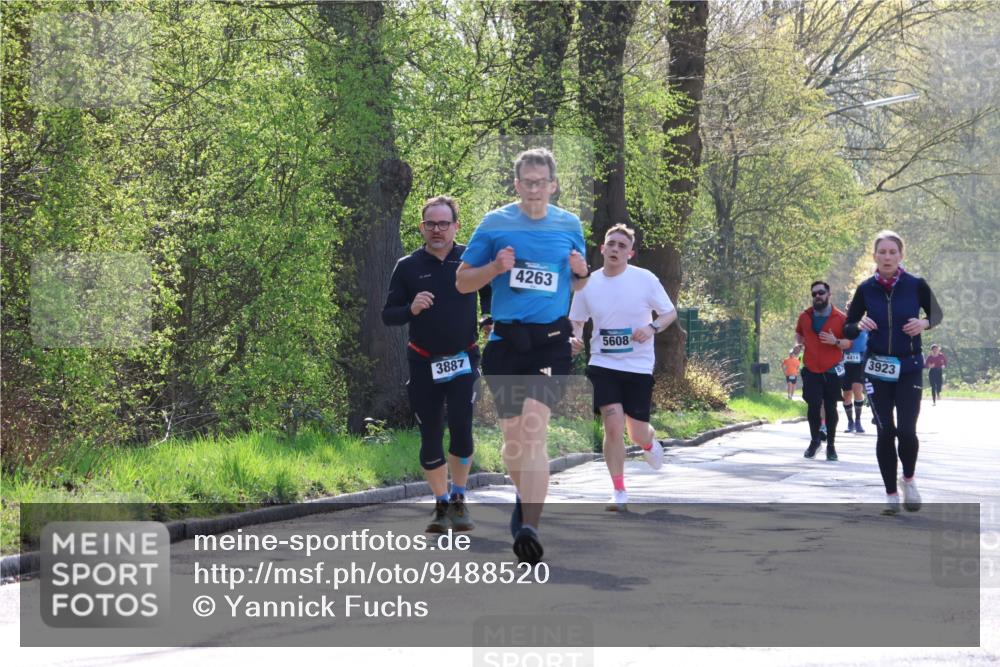 12.04.2026 - 45. Internationalen Wilhelmsburger Insellauf Yannick Fuchs http://msf.ph/oto/9488520 12.04.2026 10:39:54 Laufen 3887, 4263, 5608, 4414, 3923 meine-sportfotos.de
