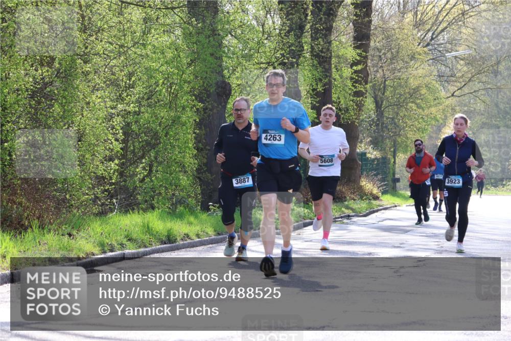 12.04.2026 - 45. Internationalen Wilhelmsburger Insellauf Yannick Fuchs http://msf.ph/oto/9488525 12.04.2026 10:39:54 Laufen 3887, 4263, 5608, 4414, 3923 meine-sportfotos.de