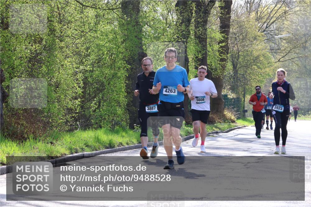 12.04.2026 - 45. Internationalen Wilhelmsburger Insellauf Yannick Fuchs http://msf.ph/oto/9488528 12.04.2026 10:39:55 Laufen 3887, 4263, 5608, 3923 meine-sportfotos.de