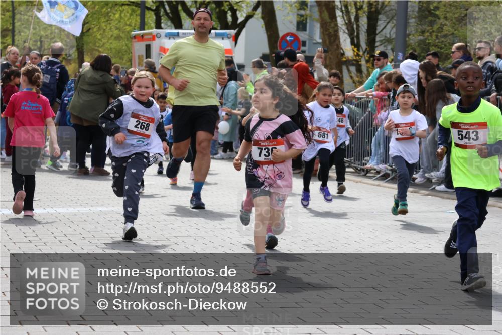 12.04.2026 - 45. Internationalen Wilhelmsburger Insellauf Strokosch-Dieckow http://msf.ph/oto/9488552 12.04.2026 14:09:53 Ziel 284, 44, 200, 563, 53, 712, 1512, 1525, 551, 764, 567, 720, 719, 907, 158, 268, 543, 721, 1503, 736, 715, 6, 1504, 412, 681, 640, 248, 441 meine-sportfotos.de