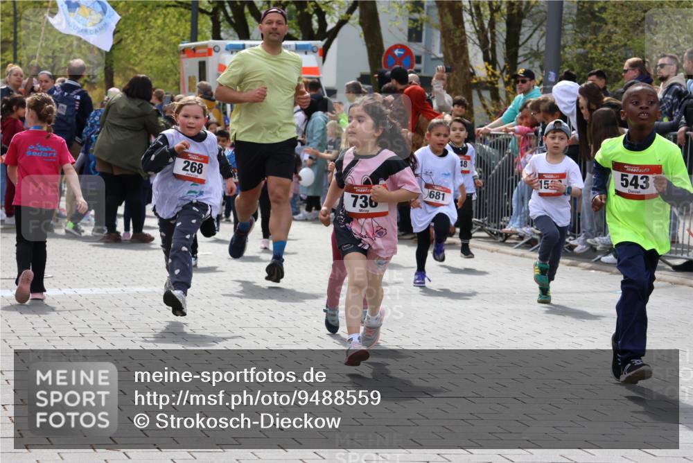 12.04.2026 - 45. Internationalen Wilhelmsburger Insellauf Strokosch-Dieckow http://msf.ph/oto/9488559 12.04.2026 14:09:53 Ziel 284, 44, 200, 563, 53, 712, 1512, 1525, 551, 764, 567, 720, 719, 907, 158, 268, 543, 721, 1503, 736, 715, 6, 1504, 412, 681, 640, 248, 441 meine-sportfotos.de