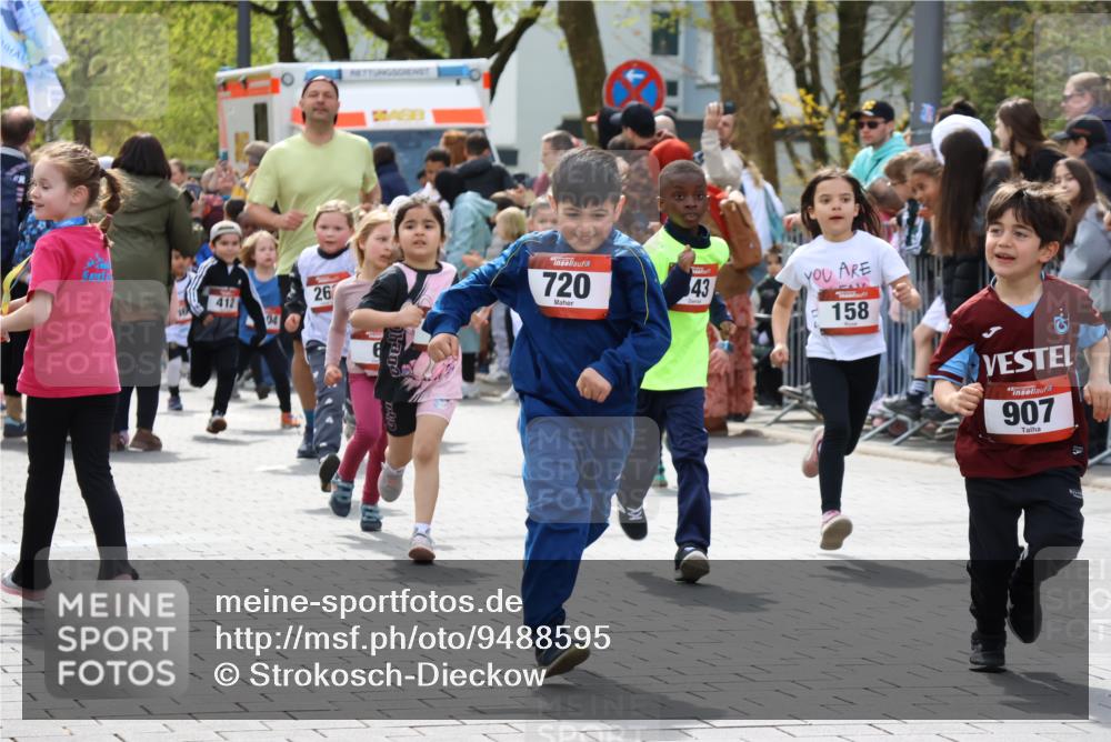 12.04.2026 - 45. Internationalen Wilhelmsburger Insellauf Strokosch-Dieckow http://msf.ph/oto/9488595 12.04.2026 14:09:52 Ziel 7, 917, 284, 44, 200, 563, 53, 712, 1512, 1525, 551, 764, 567, 720, 719, 907, 158, 268, 543, 721, 1503, 736, 715, 6, 1504, 412, 681 meine-sportfotos.de