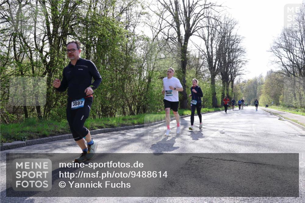 12.04.2026 - 45. Internationalen Wilhelmsburger Insellauf Yannick Fuchs http://msf.ph/oto/9488614 12.04.2026 10:40:01 Laufen 3887, 5608, 3923 meine-sportfotos.de