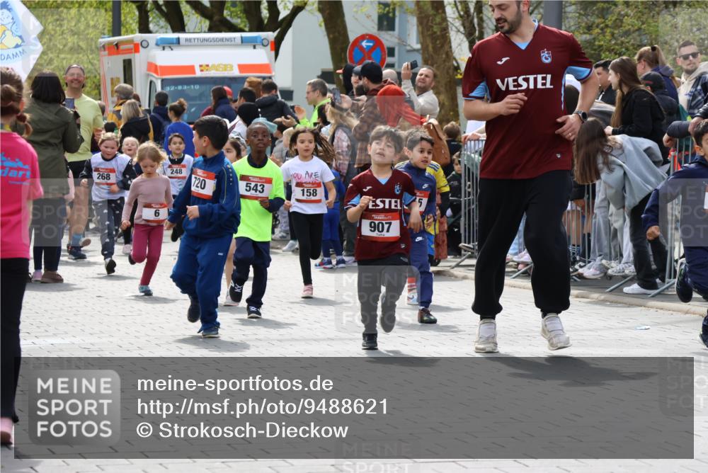 12.04.2026 - 45. Internationalen Wilhelmsburger Insellauf Strokosch-Dieckow http://msf.ph/oto/9488621 12.04.2026 14:09:50 Ziel 908, 776, 172, 183, 196, 449, 772, 7, 917, 284, 44, 200, 563, 53, 712, 1512, 1525, 551, 764, 567, 720, 719, 907, 158, 268, 543, 721, 1503, 736, 715, 6 meine-sportfotos.de