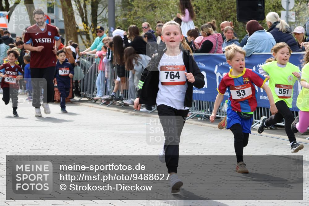 12.04.2026 - 45. Internationalen Wilhelmsburger Insellauf Strokosch-Dieckow http://msf.ph/oto/9488627 12.04.2026 14:09:48 Ziel 206, 908, 776, 172, 183, 196, 449, 772, 7, 917, 284, 44, 200, 563, 53, 712, 1512, 1525, 551, 764, 567, 720, 719, 907, 158, 268 meine-sportfotos.de