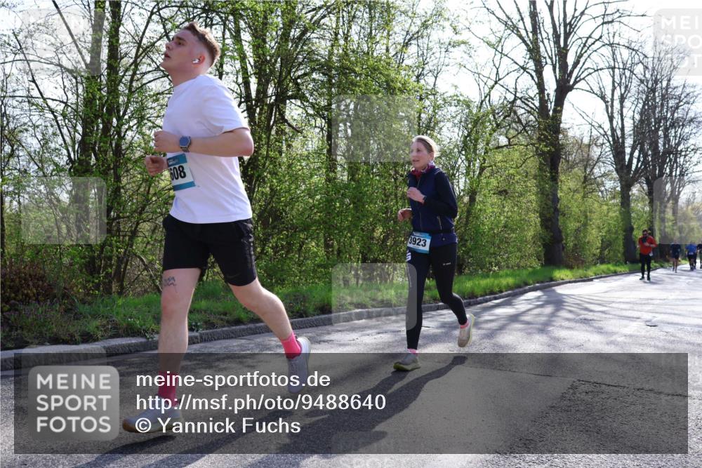12.04.2026 - 45. Internationalen Wilhelmsburger Insellauf Yannick Fuchs http://msf.ph/oto/9488640 12.04.2026 10:40:02 Laufen 608, 3923 meine-sportfotos.de
