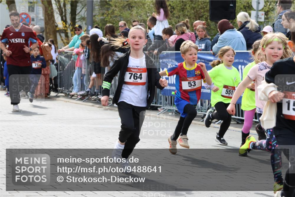 12.04.2026 - 45. Internationalen Wilhelmsburger Insellauf Strokosch-Dieckow http://msf.ph/oto/9488641 12.04.2026 14:09:48 Ziel 206, 908, 776, 172, 183, 196, 449, 772, 7, 917, 284, 44, 200, 563, 53, 712, 1512, 1525, 551, 764, 567, 720, 719, 907, 158, 268 meine-sportfotos.de