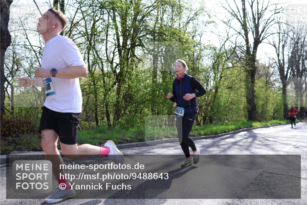 12.04.2026 - 45. Internationalen Wilhelmsburger Insellauf Yannick Fuchs http://msf.ph/oto/9488643 12.04.2026 10:40:02 Laufen 608, 3923 meine-sportfotos.de