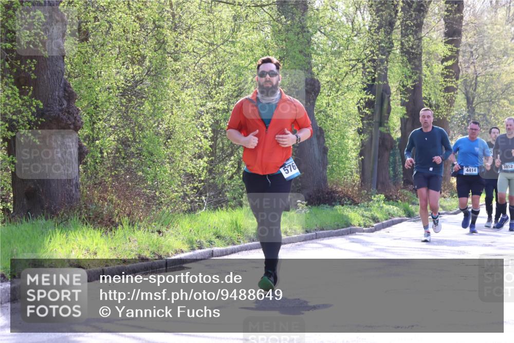 12.04.2026 - 45. Internationalen Wilhelmsburger Insellauf Yannick Fuchs http://msf.ph/oto/9488649 12.04.2026 10:40:04 Laufen 576, 4414, 3852 meine-sportfotos.de