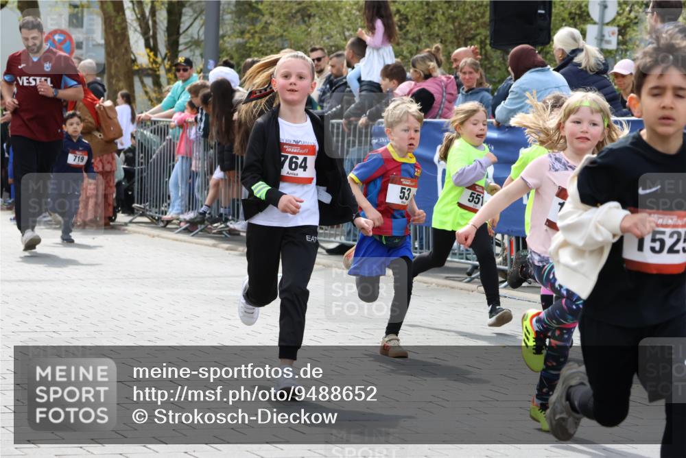 12.04.2026 - 45. Internationalen Wilhelmsburger Insellauf Strokosch-Dieckow http://msf.ph/oto/9488652 12.04.2026 14:09:48 Ziel 206, 908, 776, 172, 183, 196, 449, 772, 7, 917, 284, 44, 200, 563, 53, 712, 1512, 1525, 551, 764, 567, 720, 719, 907, 158, 268 meine-sportfotos.de