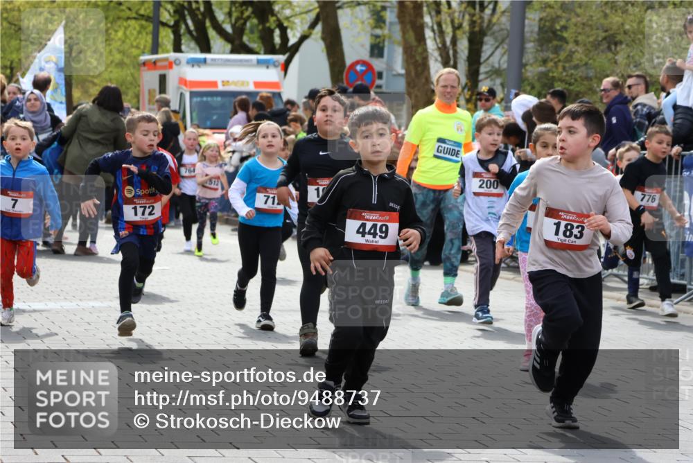 12.04.2026 - 45. Internationalen Wilhelmsburger Insellauf Strokosch-Dieckow http://msf.ph/oto/9488737 12.04.2026 14:09:43 Ziel 921, 251, 945, 934, 212, 735, 190, 240, 1520, 206, 908, 776, 172, 183, 196, 449, 772, 7, 917, 284, 44, 200, 563, 53, 712, 1512, 1525, 551, 764, 567 meine-sportfotos.de