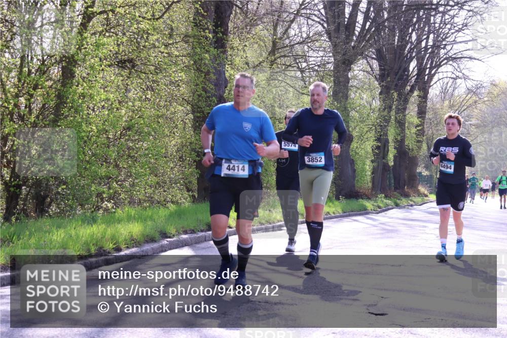 12.04.2026 - 45. Internationalen Wilhelmsburger Insellauf Yannick Fuchs http://msf.ph/oto/9488742 12.04.2026 10:40:13 Laufen 5574, 4414, 3852, 4494 meine-sportfotos.de