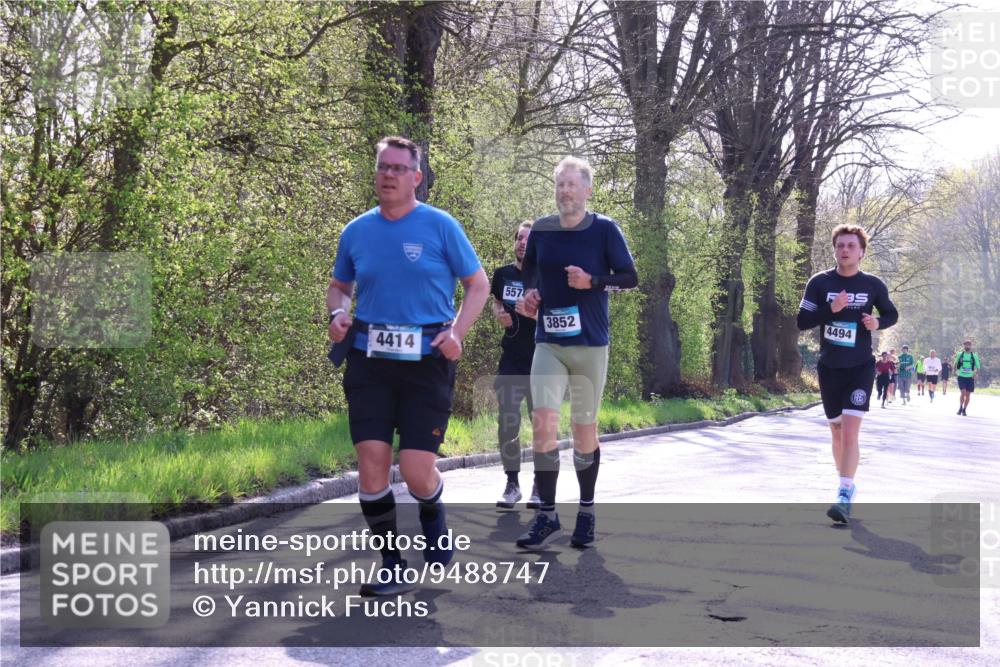12.04.2026 - 45. Internationalen Wilhelmsburger Insellauf Yannick Fuchs http://msf.ph/oto/9488747 12.04.2026 10:40:13 Laufen 4414, 557, 3852, 4494 meine-sportfotos.de