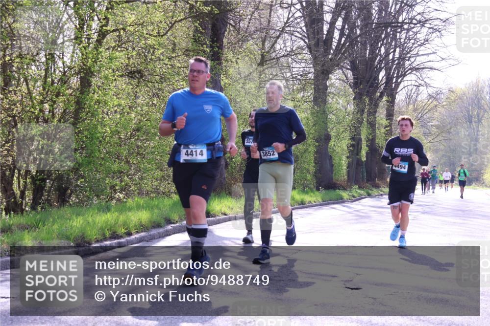 12.04.2026 - 45. Internationalen Wilhelmsburger Insellauf Yannick Fuchs http://msf.ph/oto/9488749 12.04.2026 10:40:13 Laufen 557, 4414, 3852, 4494 meine-sportfotos.de