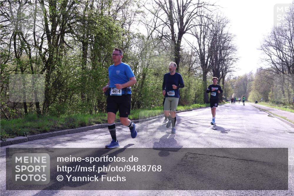 12.04.2026 - 45. Internationalen Wilhelmsburger Insellauf Yannick Fuchs http://msf.ph/oto/9488768 12.04.2026 10:40:15 Laufen 4414, 3852, 3, 4494 meine-sportfotos.de