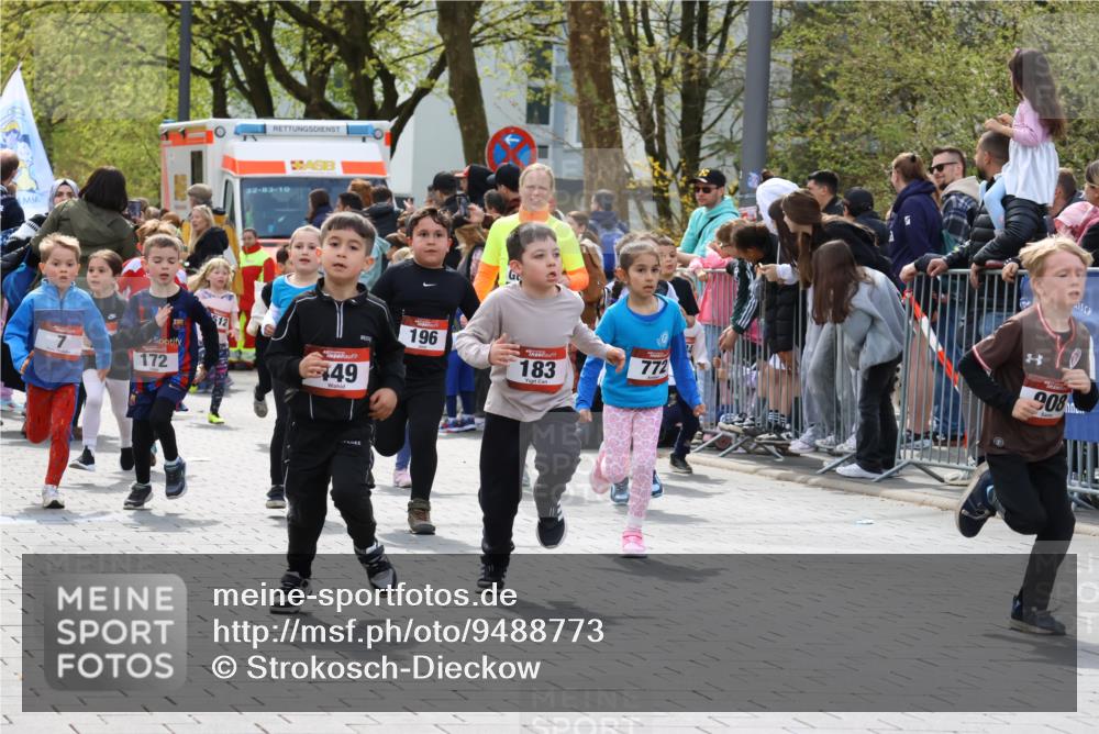 12.04.2026 - 45. Internationalen Wilhelmsburger Insellauf Strokosch-Dieckow http://msf.ph/oto/9488773 12.04.2026 14:09:42 Ziel 1059, 1516, 94, 921, 251, 945, 934, 212, 735, 190, 240, 1520, 206, 908, 776, 172, 183, 196, 449, 772, 7, 917, 284, 44, 200, 563 meine-sportfotos.de