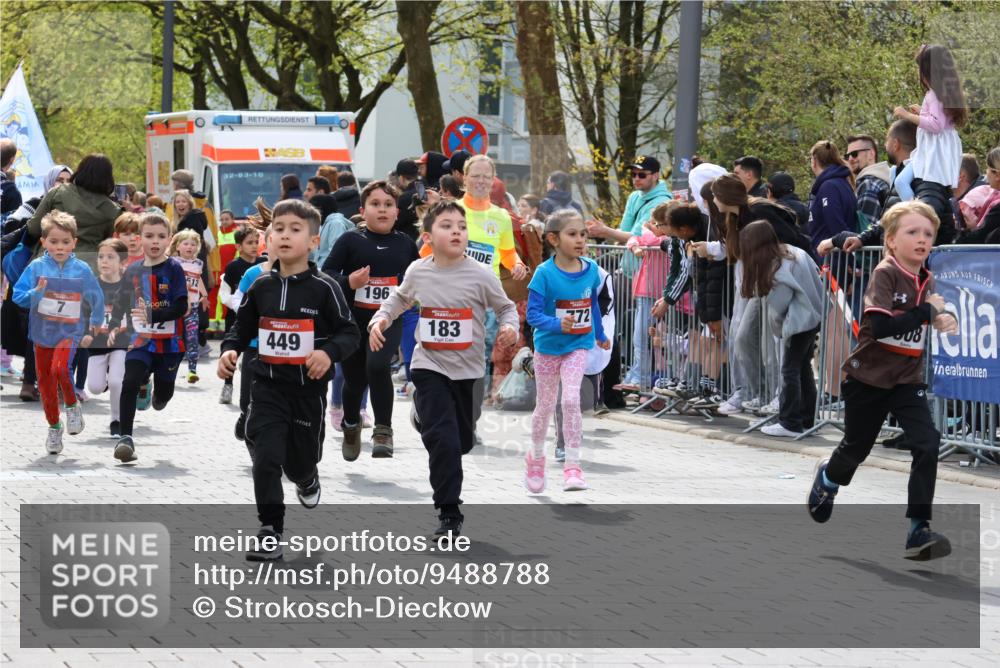12.04.2026 - 45. Internationalen Wilhelmsburger Insellauf Strokosch-Dieckow http://msf.ph/oto/9488788 12.04.2026 14:09:42 Ziel 1059, 1516, 94, 921, 251, 945, 934, 212, 735, 190, 240, 1520, 206, 908, 776, 172, 183, 196, 449, 772, 7, 917, 284, 44, 200, 563 meine-sportfotos.de