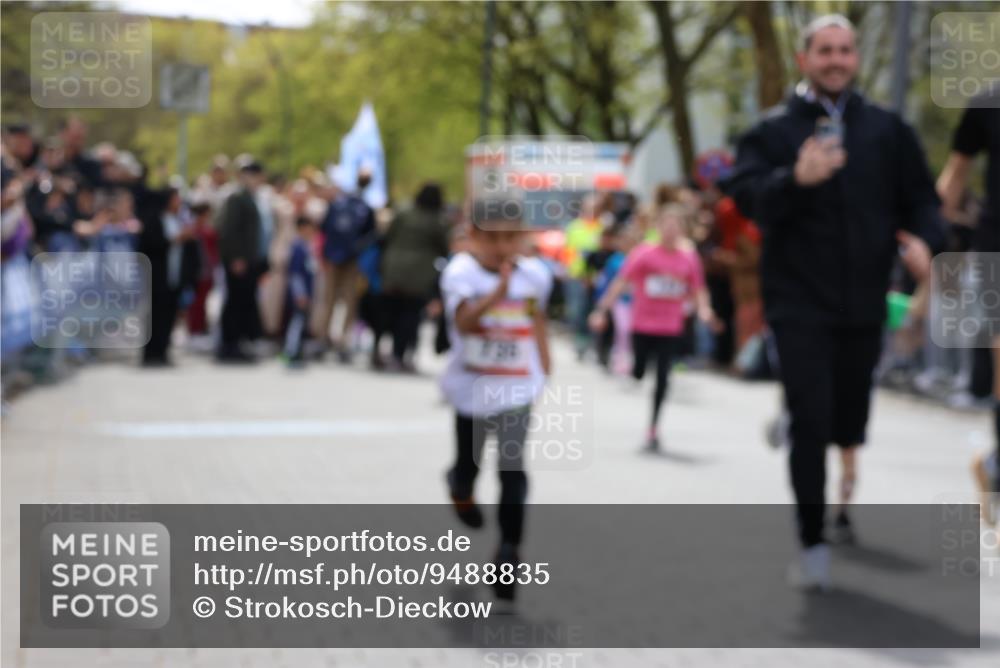 12.04.2026 - 45. Internationalen Wilhelmsburger Insellauf Strokosch-Dieckow http://msf.ph/oto/9488835 12.04.2026 14:09:39 Ziel 1501, 249, 1059, 1516, 94, 921, 251, 945, 934, 212, 735, 190, 240, 1520, 206, 908, 776, 172, 183, 196, 449, 772 meine-sportfotos.de