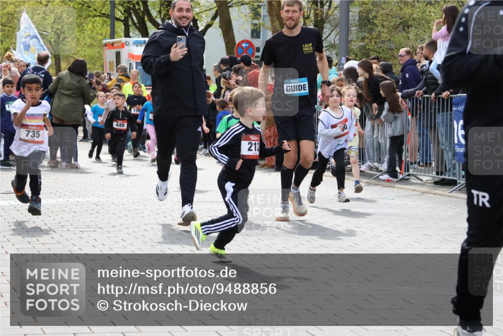 12.04.2026 - 45. Internationalen Wilhelmsburger Insellauf Strokosch-Dieckow http://msf.ph/oto/9488856 12.04.2026 14:09:38 Ziel 1501, 249, 1059, 1516, 94, 921, 251, 945, 934, 212, 735, 190, 240, 1520, 206, 908, 776 meine-sportfotos.de