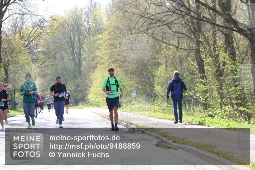 12.04.2026 - 45. Internationalen Wilhelmsburger Insellauf Yannick Fuchs http://msf.ph/oto/9488859 12.04.2026 10:40:25 Laufen 366, 2762, 1024 meine-sportfotos.de