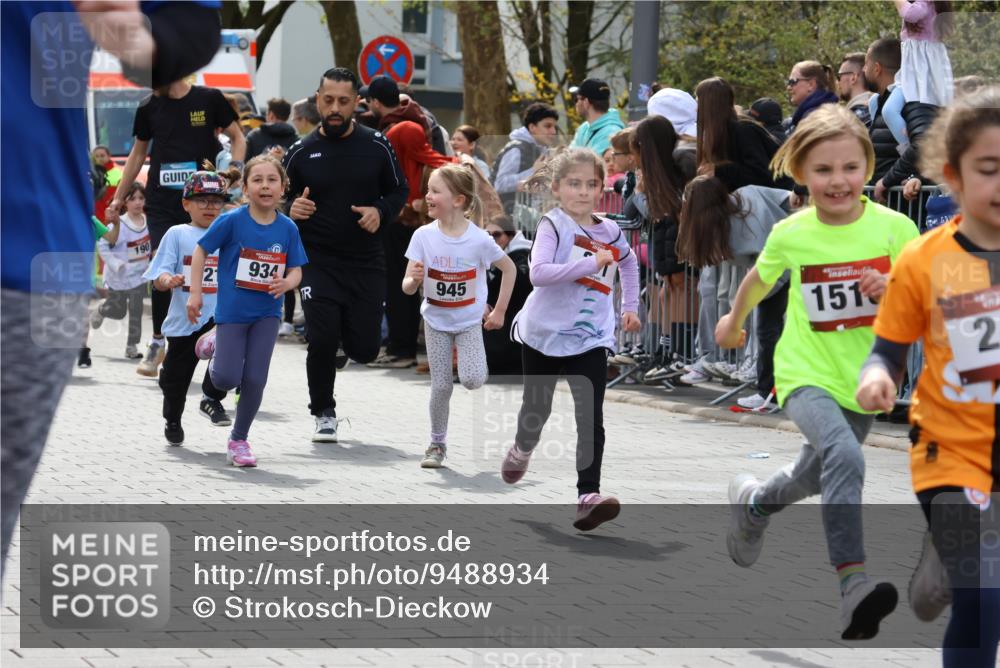 12.04.2026 - 45. Internationalen Wilhelmsburger Insellauf Strokosch-Dieckow http://msf.ph/oto/9488934 12.04.2026 14:09:34 Ziel 25, 1066, 209, 915, 221, 541, 1501, 249, 1059, 1516, 94, 921, 251, 945, 934, 212, 735, 190 meine-sportfotos.de