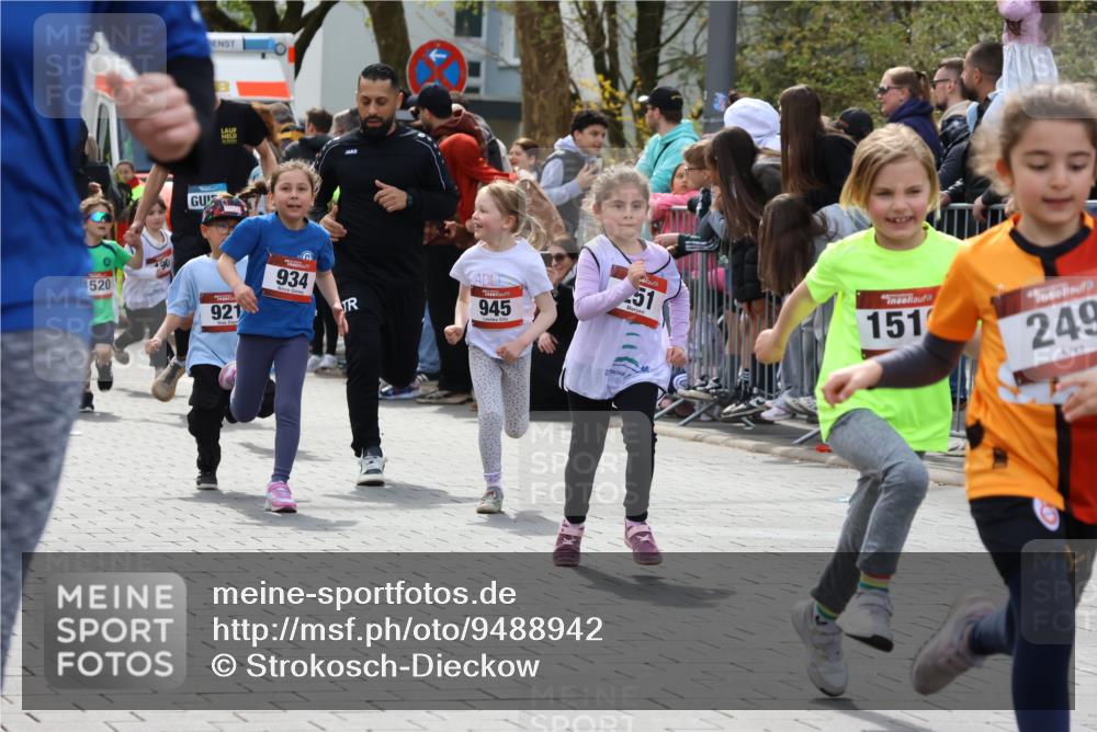 12.04.2026 - 45. Internationalen Wilhelmsburger Insellauf Strokosch-Dieckow http://msf.ph/oto/9488942 12.04.2026 14:09:34 Ziel 25, 1066, 209, 915, 221, 541, 1501, 249, 1059, 1516, 94, 921, 251, 945, 934, 212, 735, 190 meine-sportfotos.de