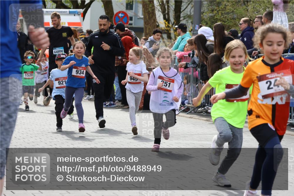 12.04.2026 - 45. Internationalen Wilhelmsburger Insellauf Strokosch-Dieckow http://msf.ph/oto/9488949 12.04.2026 14:09:34 Ziel 25, 1066, 209, 915, 221, 541, 1501, 249, 1059, 1516, 94, 921, 251, 945, 934, 212, 735, 190 meine-sportfotos.de