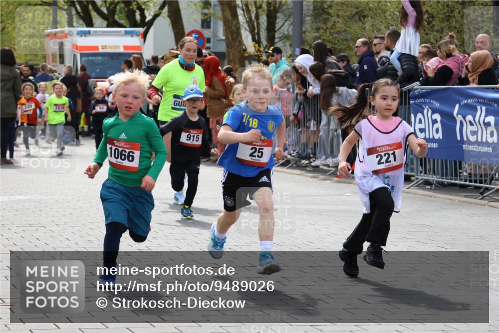 12.04.2026 - 45. Internationalen Wilhelmsburger Insellauf Strokosch-Dieckow http://msf.ph/oto/9489026 12.04.2026 14:09:29 Ziel 219, 216, 25, 1066, 209, 915, 221, 541, 1501, 249 meine-sportfotos.de